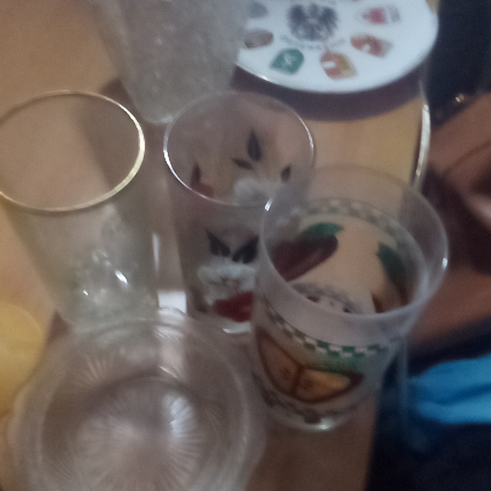 3drinking glasses color s